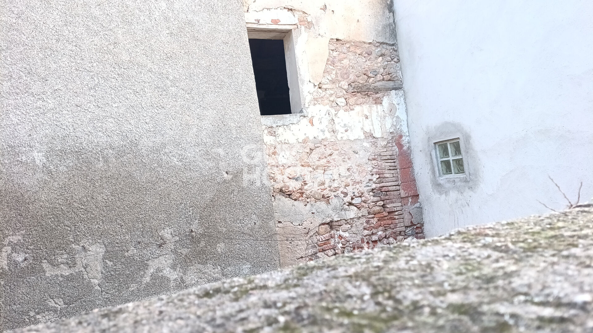 Local d'activité R+1 DE 46 m2 AVEC TERRAIN