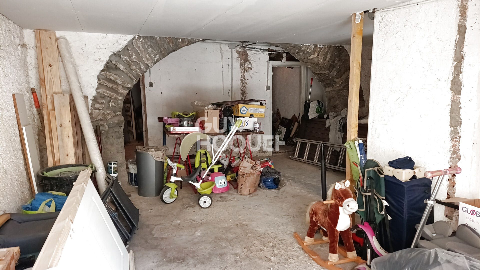 MAISON DE 150 M² SURFACE TOTALE  AVEC TRAVAUX