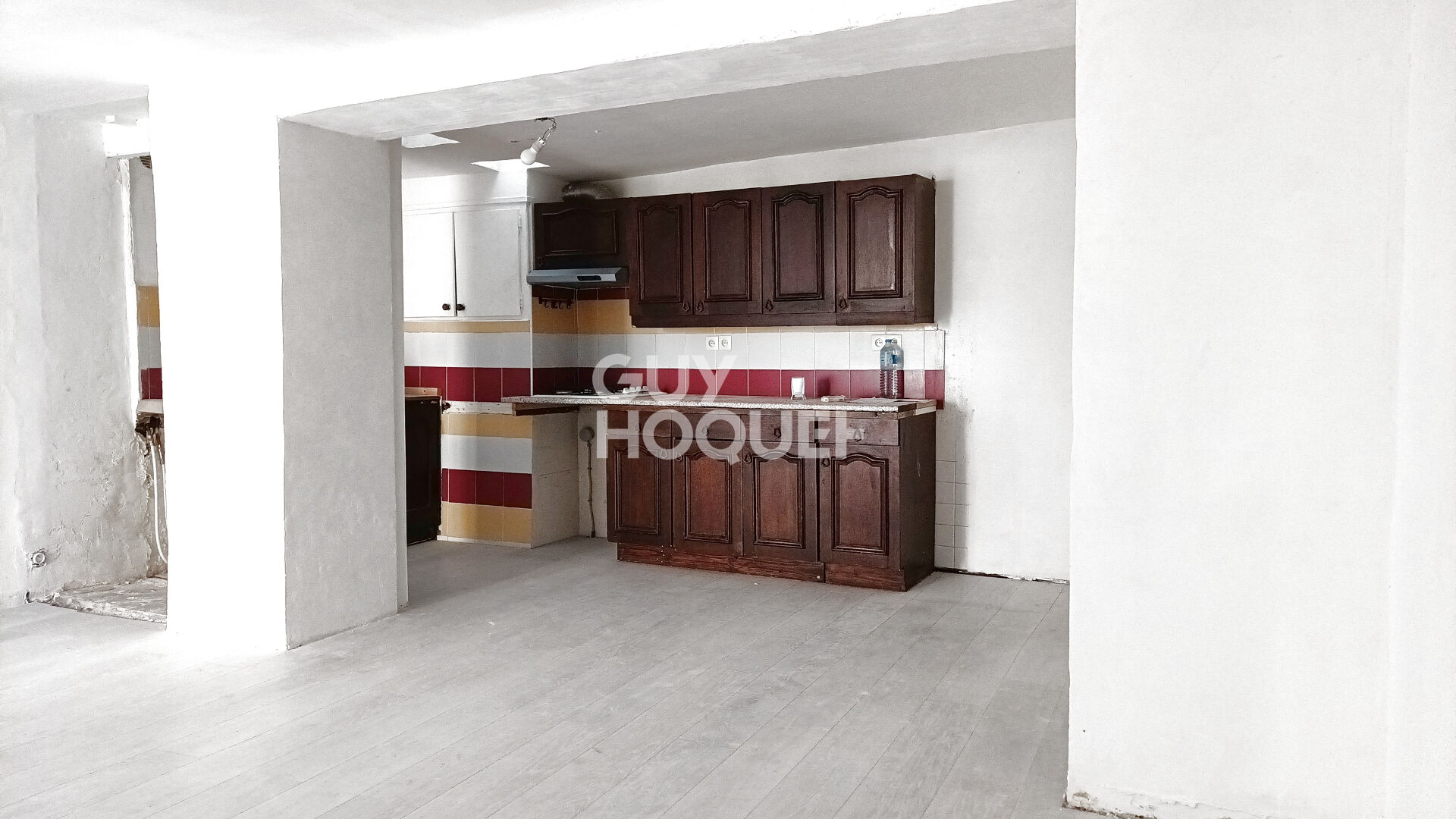 MAISON DE 150 M² SURFACE TOTALE  AVEC TRAVAUX