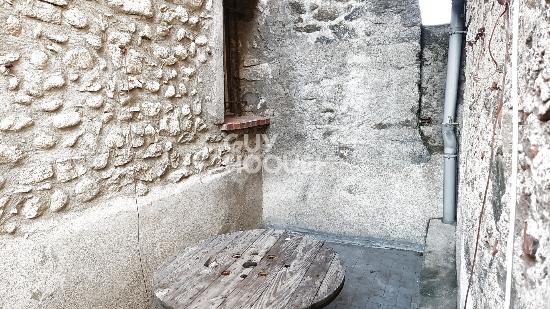 MAISON DE 150 M² SURFACE TOTALE  AVEC TRAVAUX