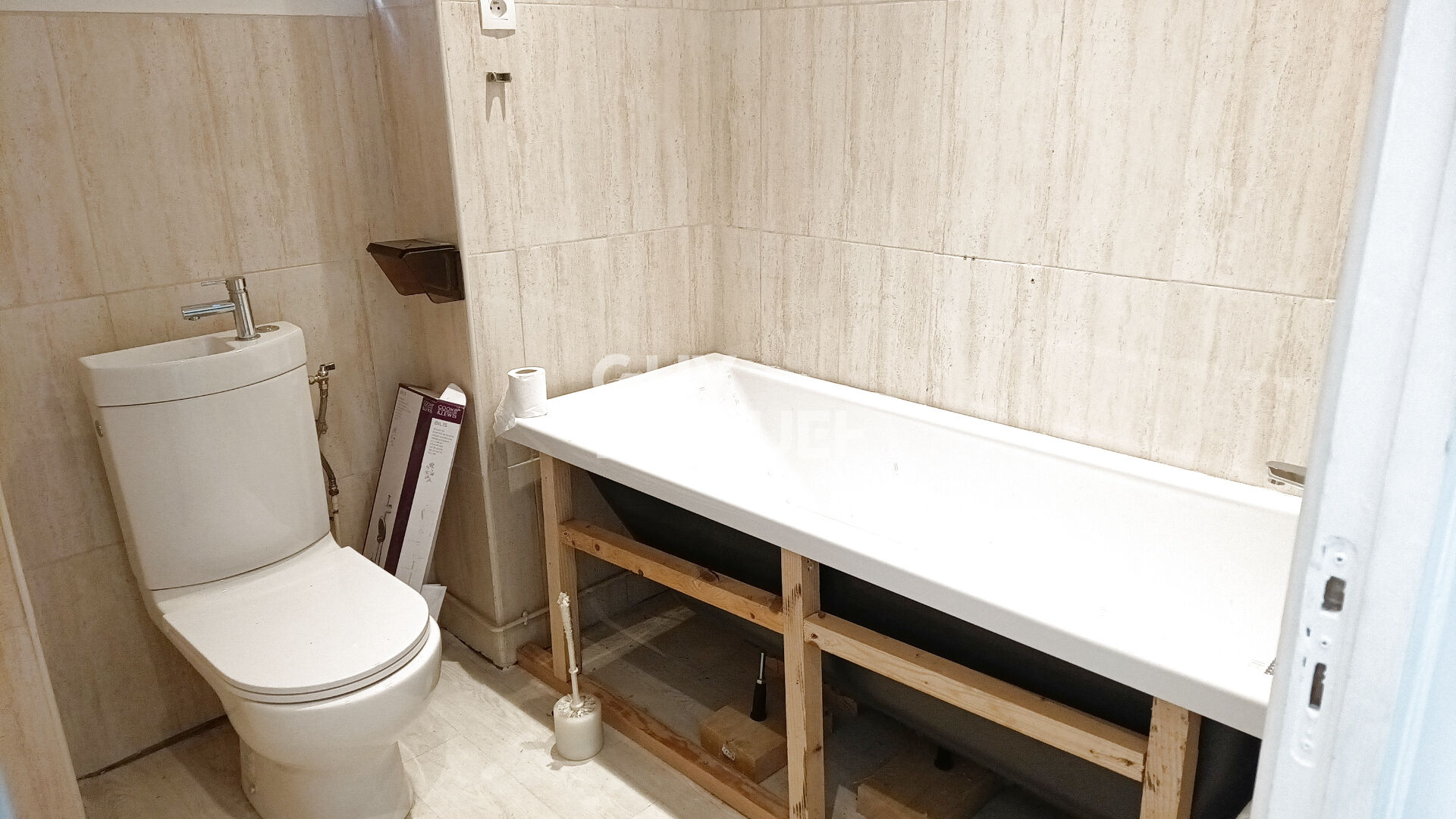 MAISON DE 150 M² SURFACE TOTALE  AVEC TRAVAUX