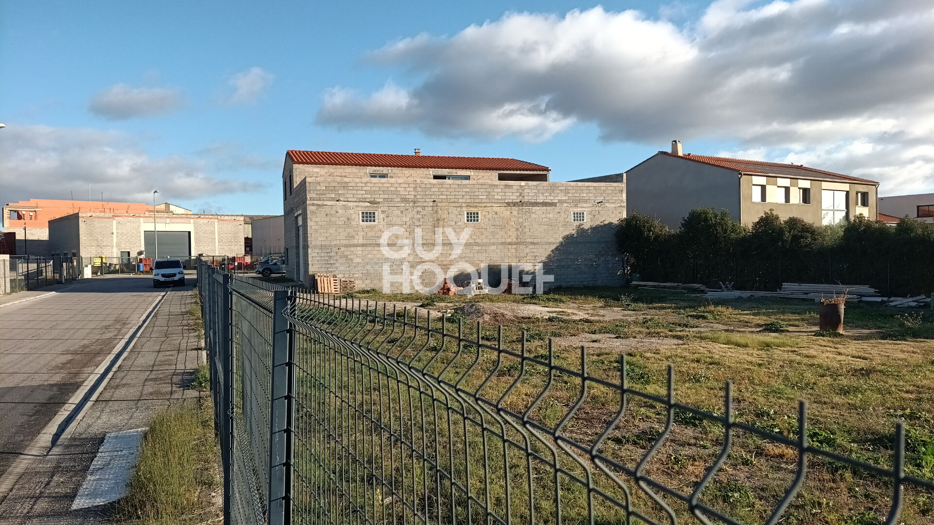 Ideal Professionnel Appart + Hangar