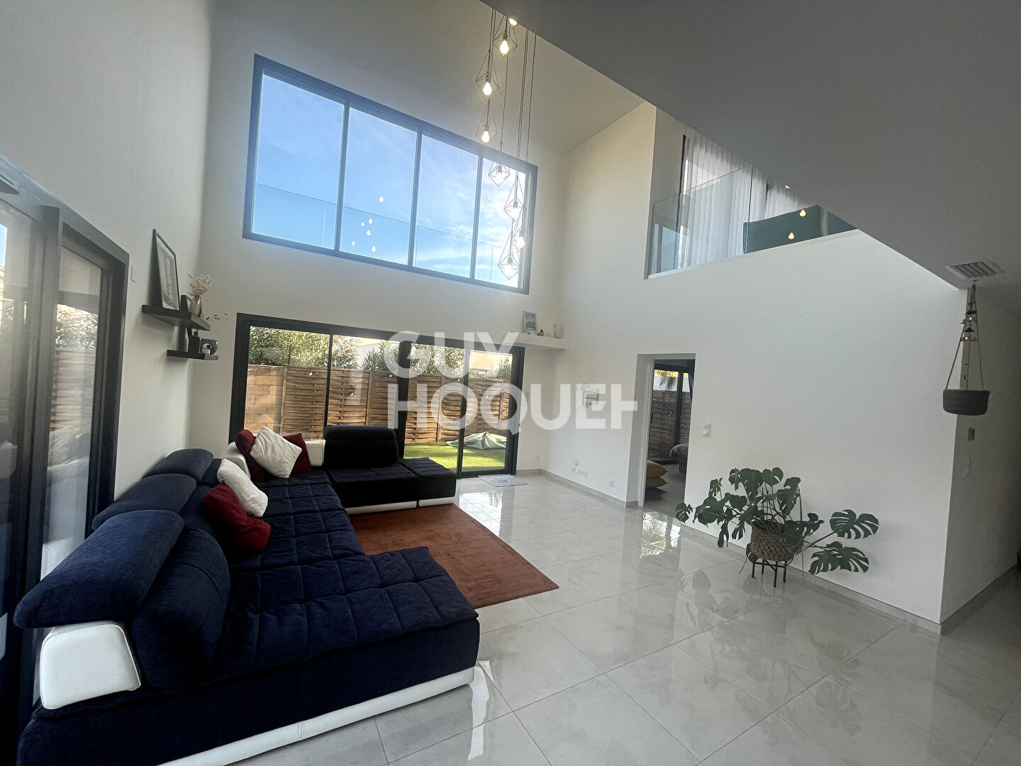 Villa moderne dans secteur résidentiel