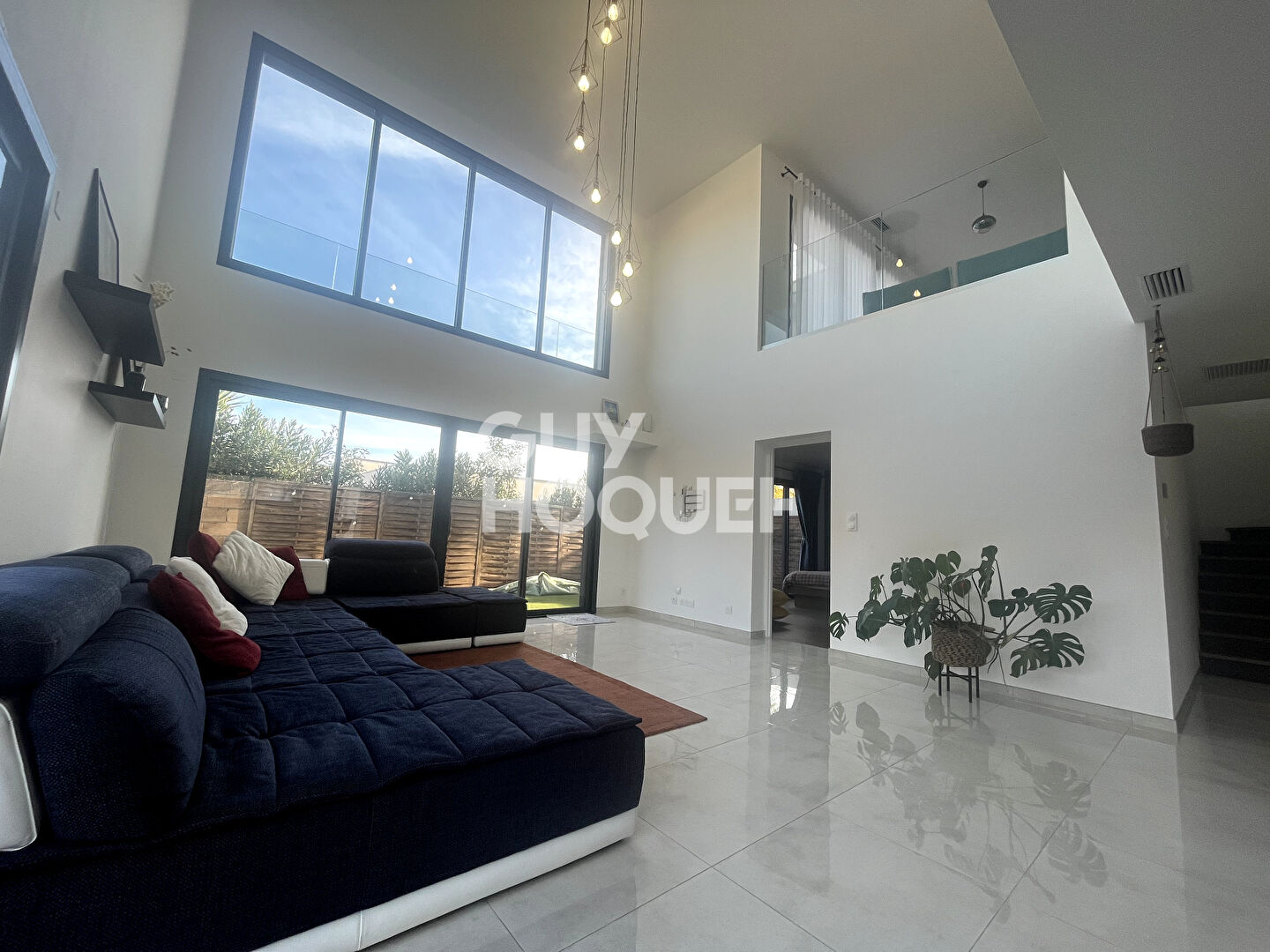 Villa moderne dans secteur résidentiel