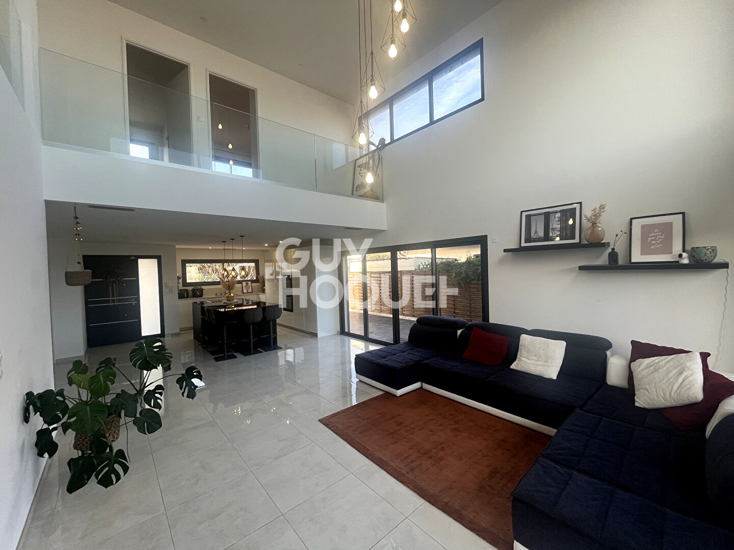 Villa moderne dans secteur résidentiel