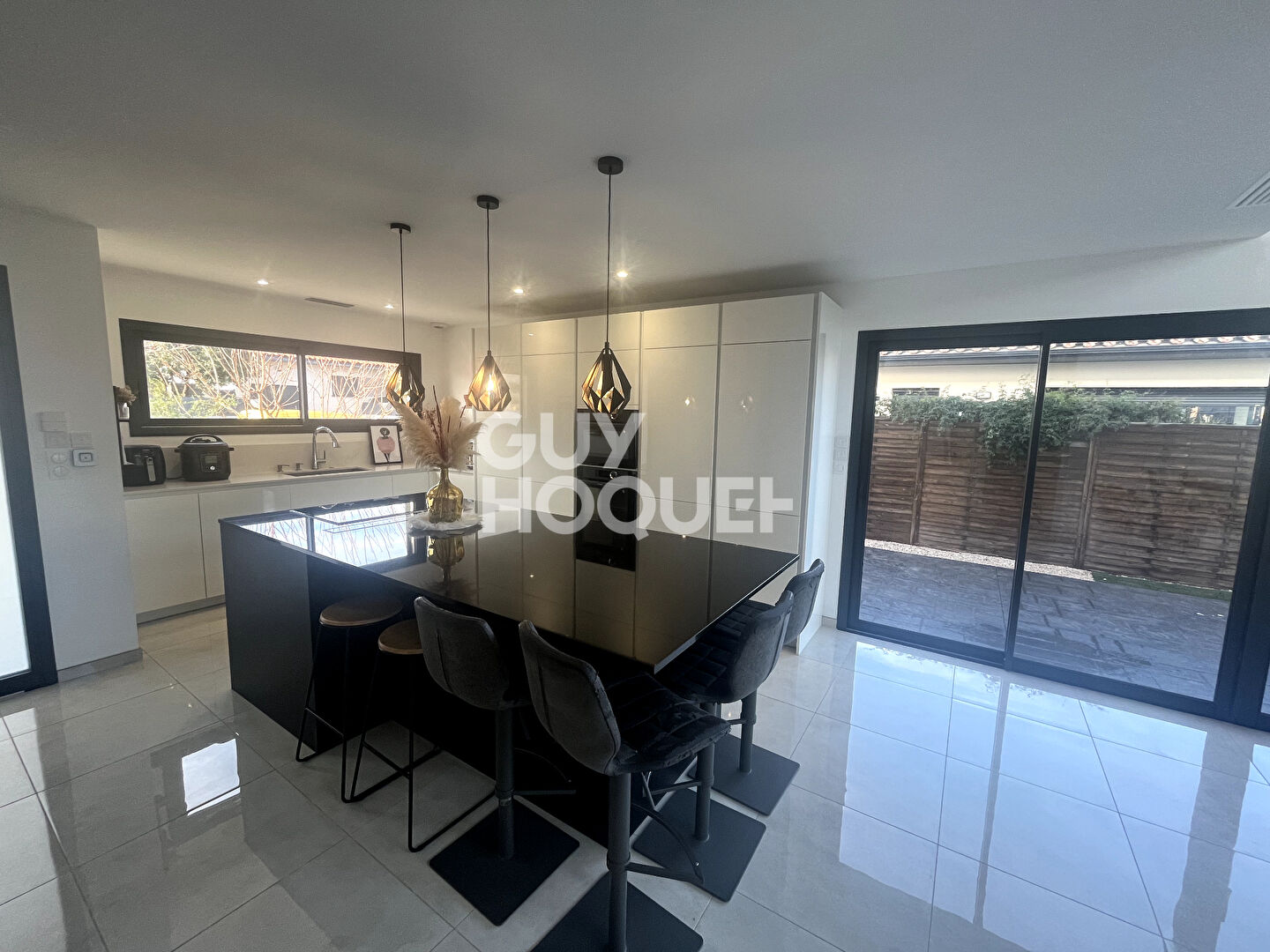 Villa moderne dans secteur résidentiel