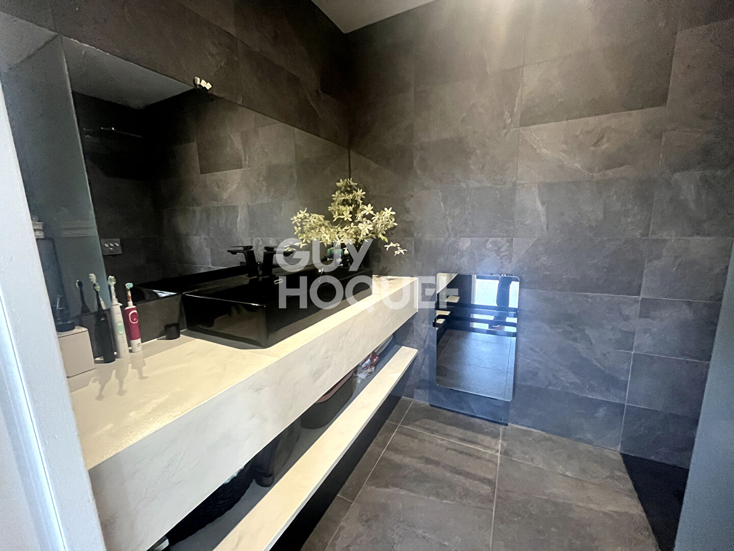 Villa moderne dans secteur résidentiel