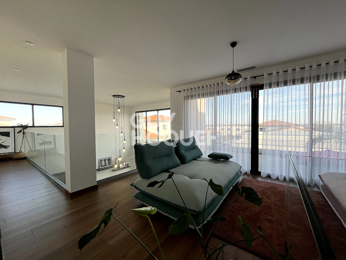 Villa moderne dans secteur résidentiel