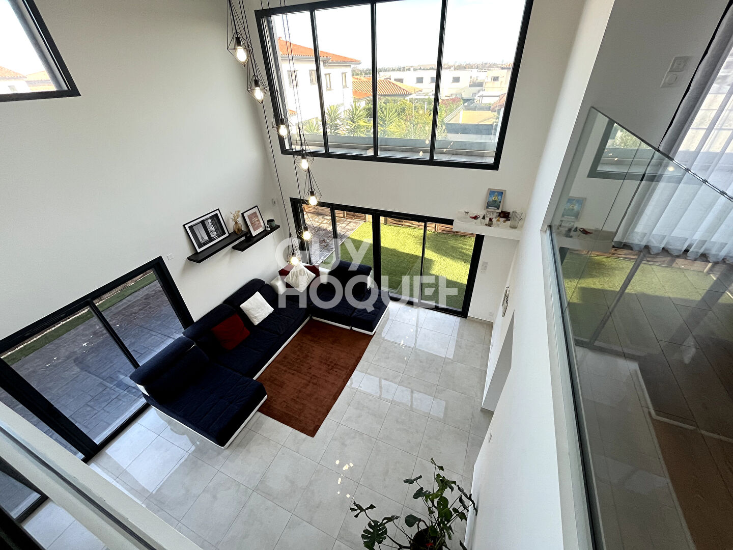 Villa moderne dans secteur résidentiel