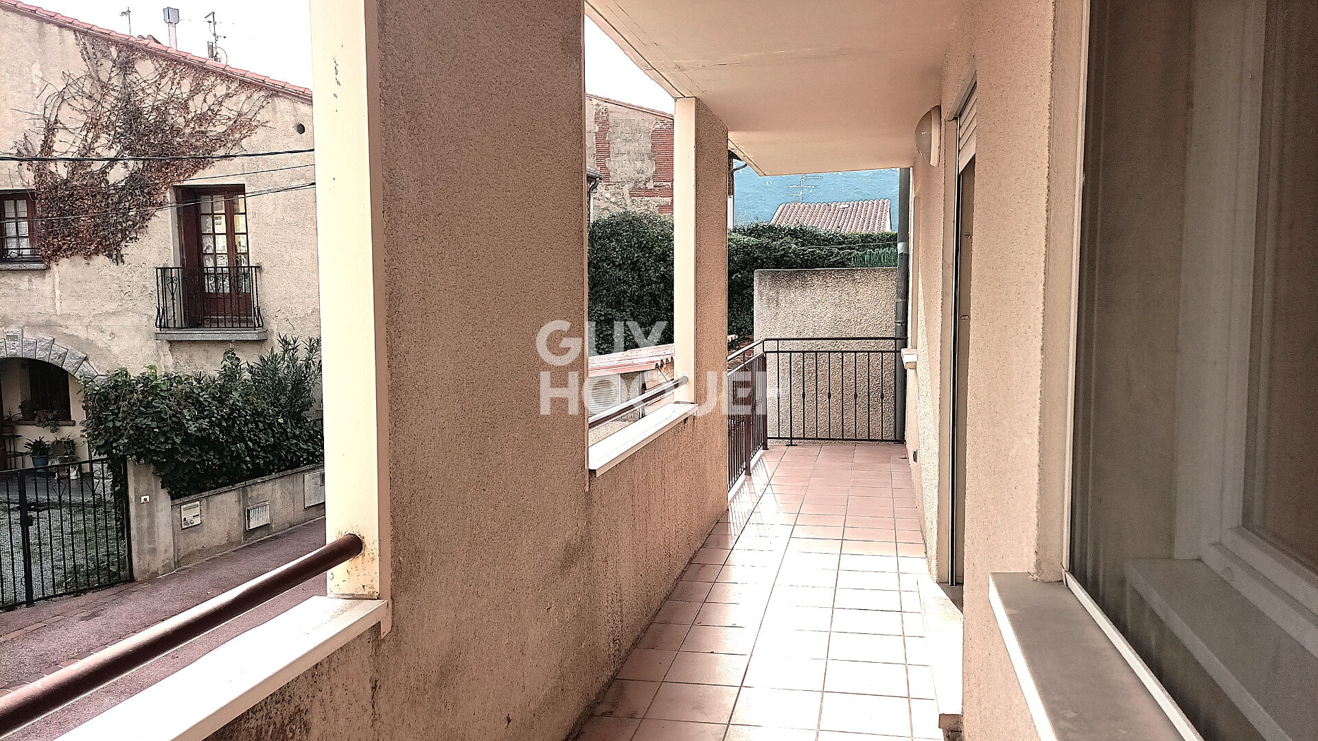 Superbe appartement F2 TERRASSE ET CAVE ET ASCENSEUR