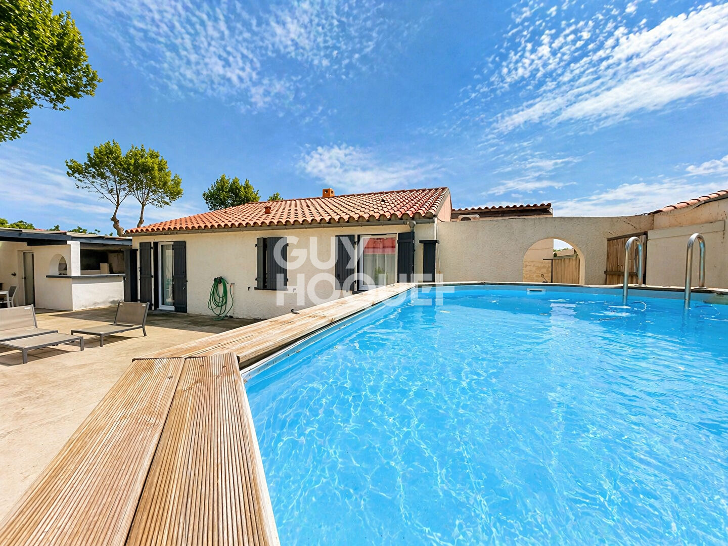 Maison 3 faces pollestres proche du centre 4 chambres