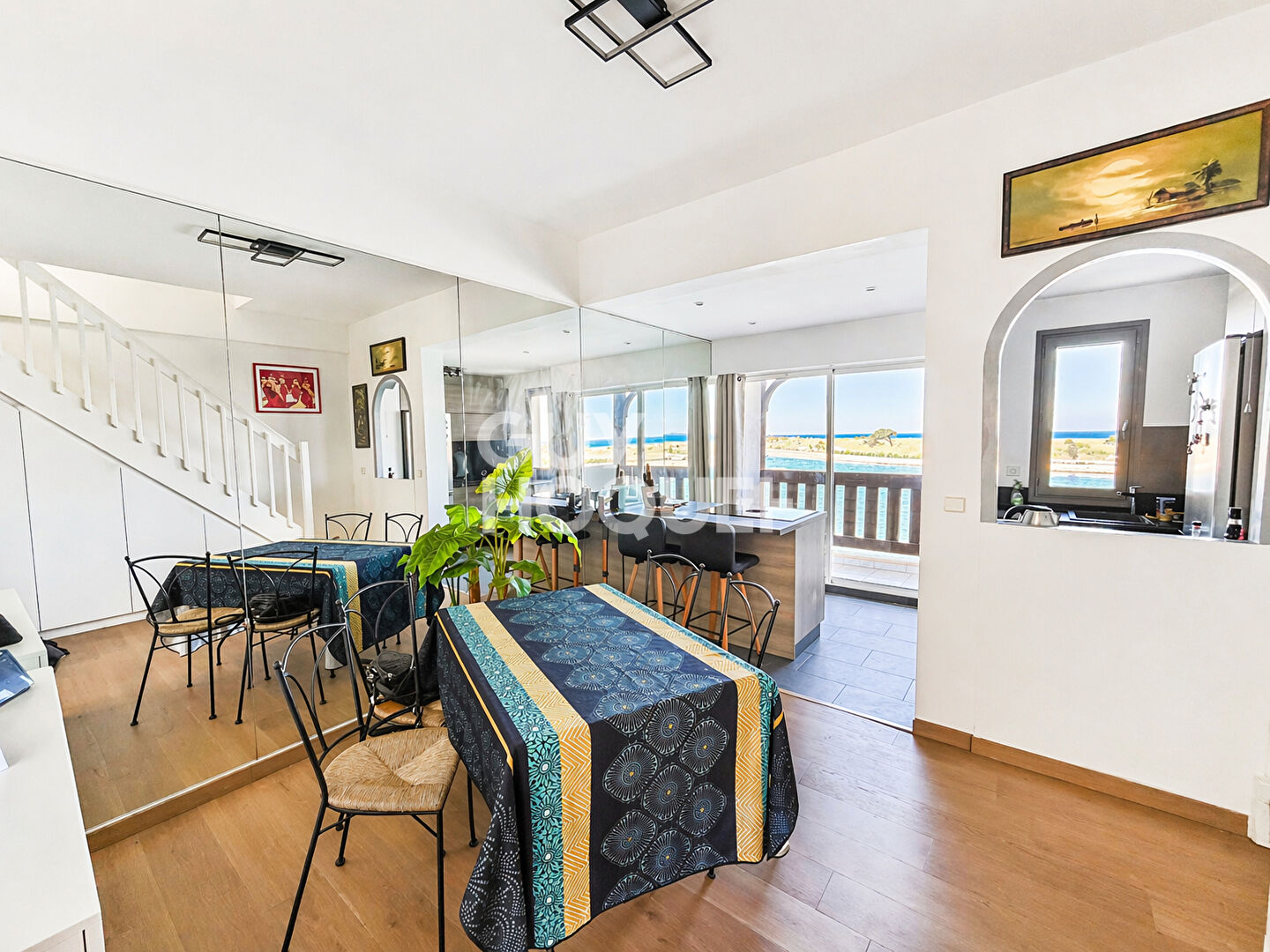 À vendre : Superbe appartement 4 pièces avec vue mer à l'île de la lagune.