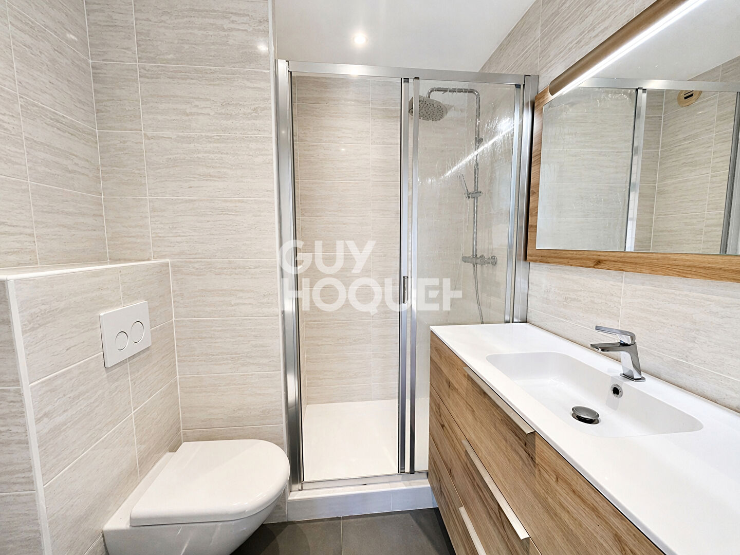 À vendre : Superbe appartement 4 pièces avec vue mer à l'île de la lagune.