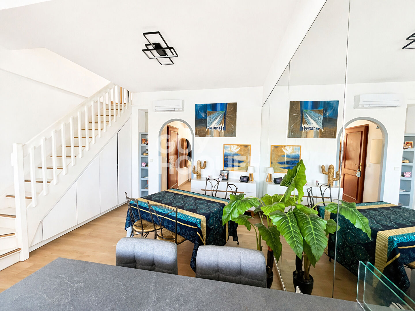 À vendre : Superbe appartement 4 pièces avec vue mer à l'île de la lagune.