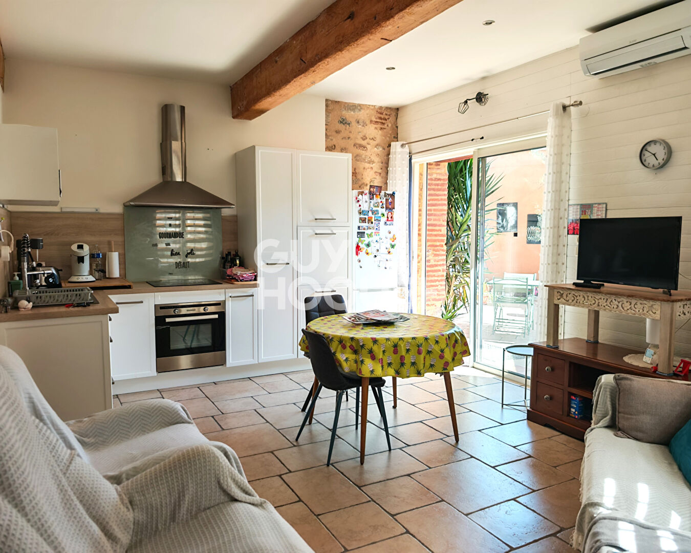 BAGES centre ville, appartement 2 pièces de charme en rez-de-chaussée avec cour et entrée indépendante.