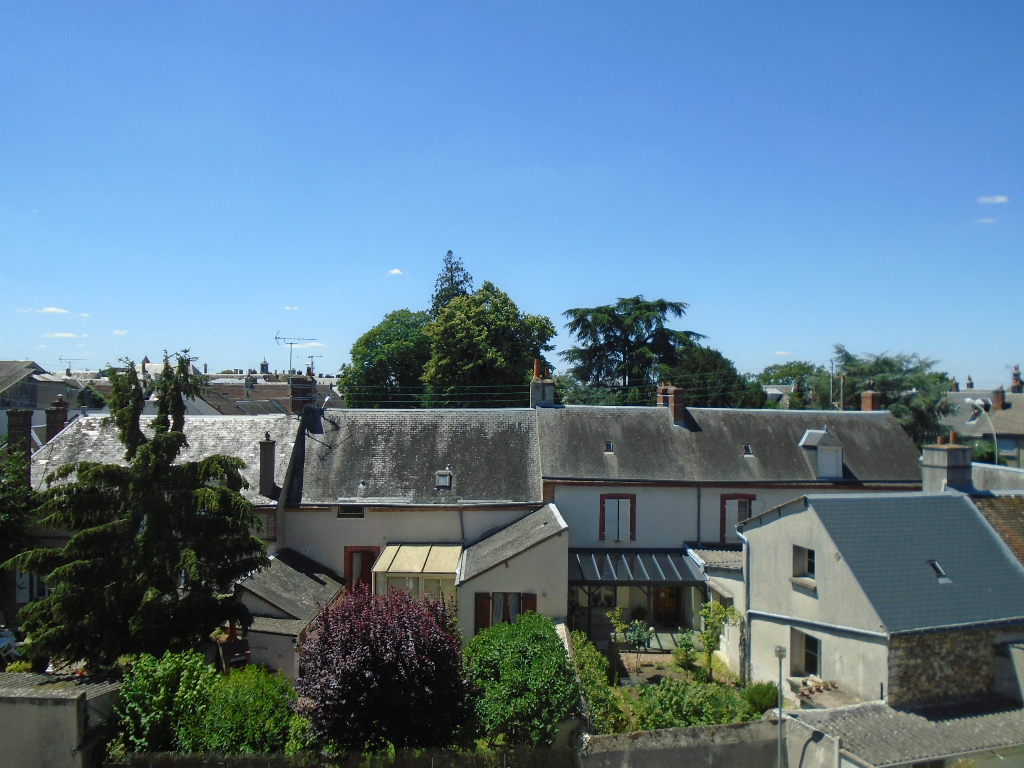 À vendre, appartement 2 pièces de 50,93 m² à CHATEAUDUN (28200).