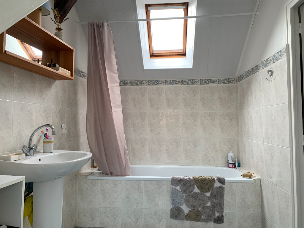 BONNEVAL : maison 4 pièces (74.12 m²) en location