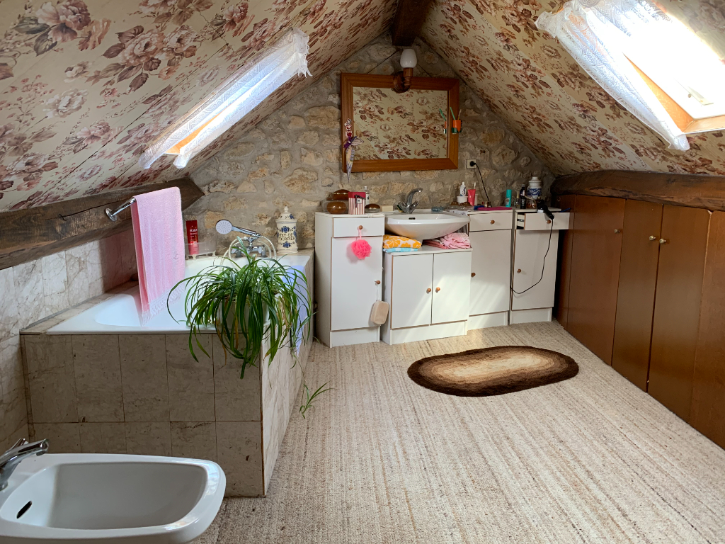 MAISON EN PIERRE AU CALME