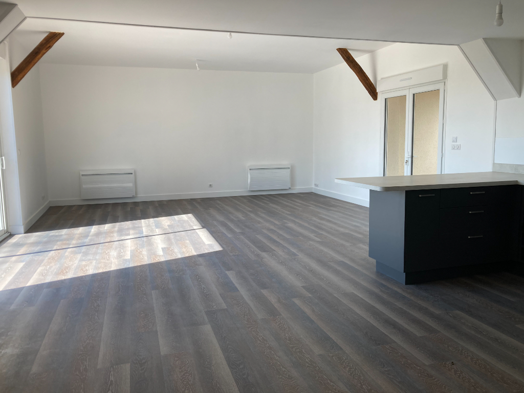 SAINT HILAIRE LA GRAVELLE : maison T5 en location