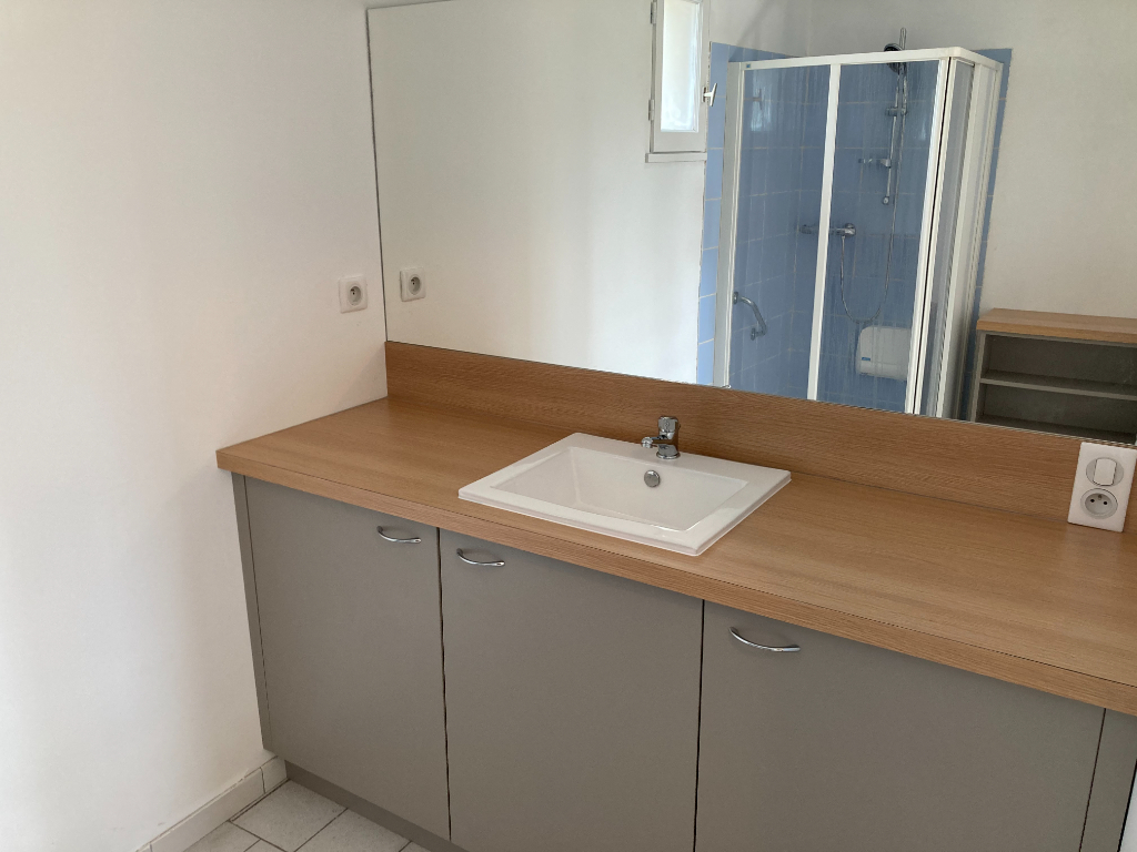 SAINT HILAIRE LA GRAVELLE : maison T5 en location