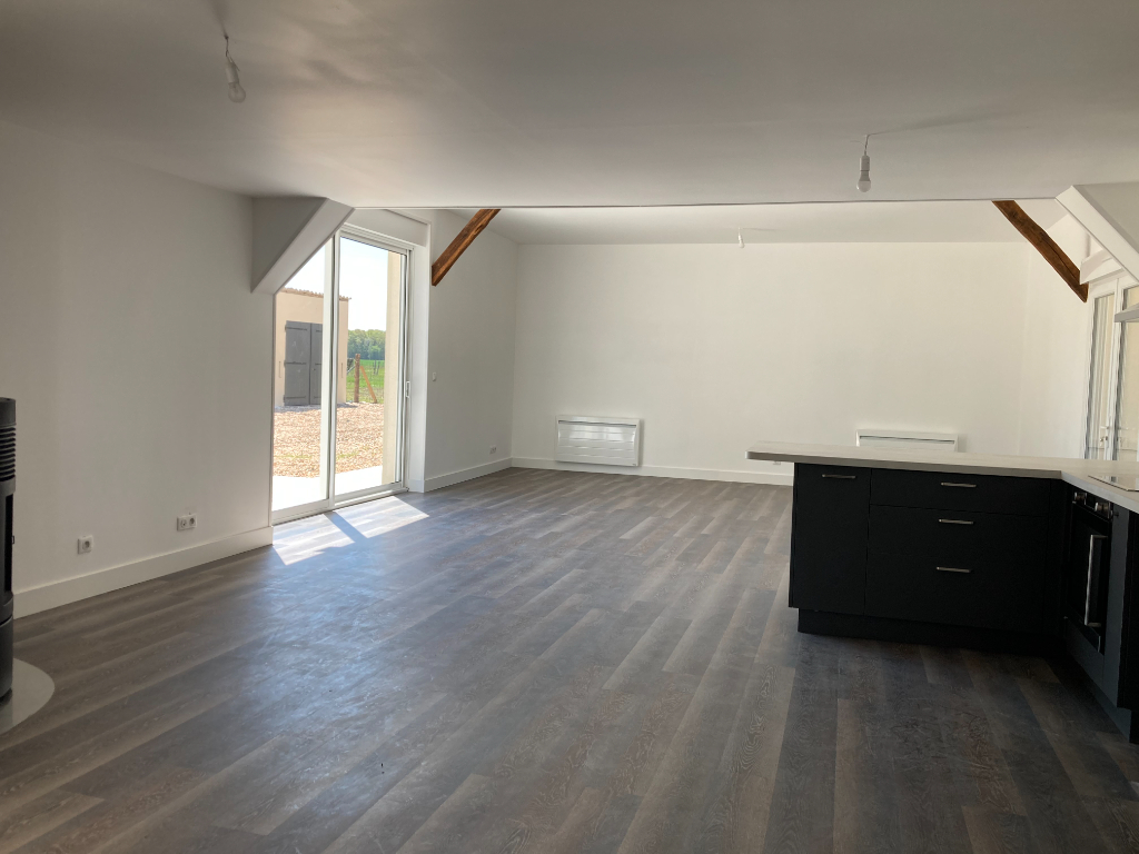 SAINT HILAIRE LA GRAVELLE : maison T5 en location