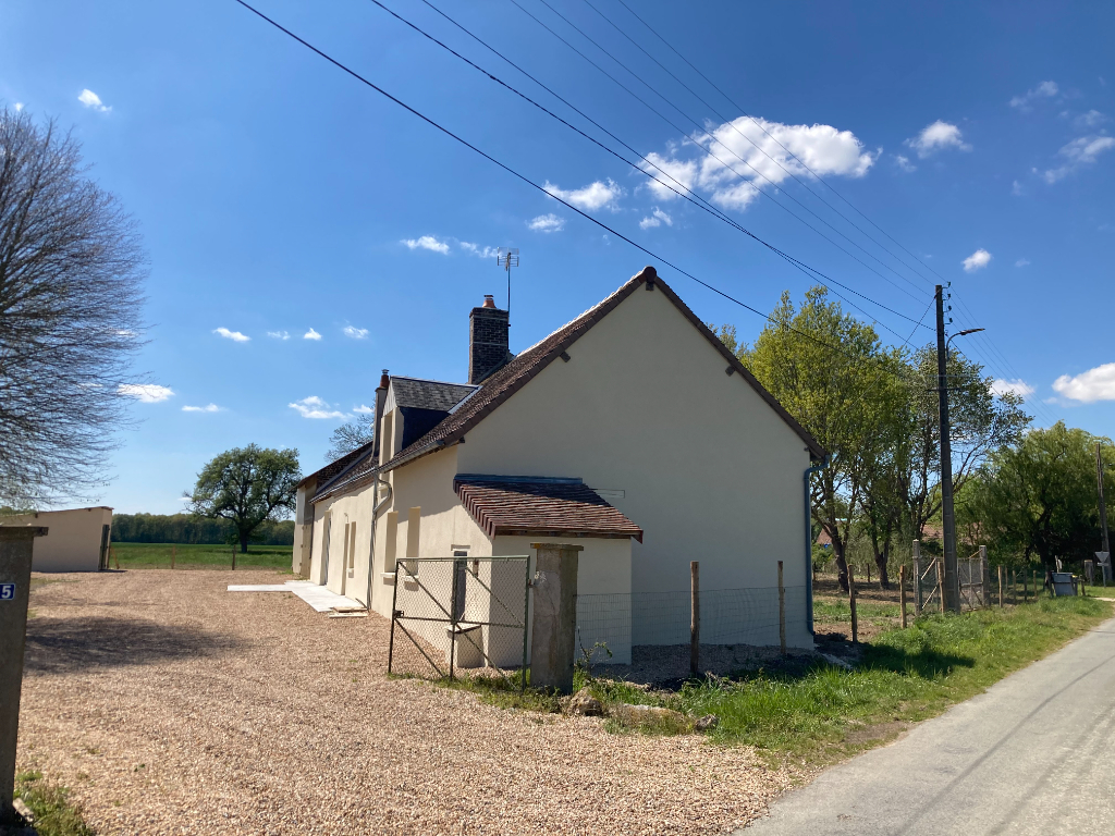 SAINT HILAIRE LA GRAVELLE : maison T5 en location