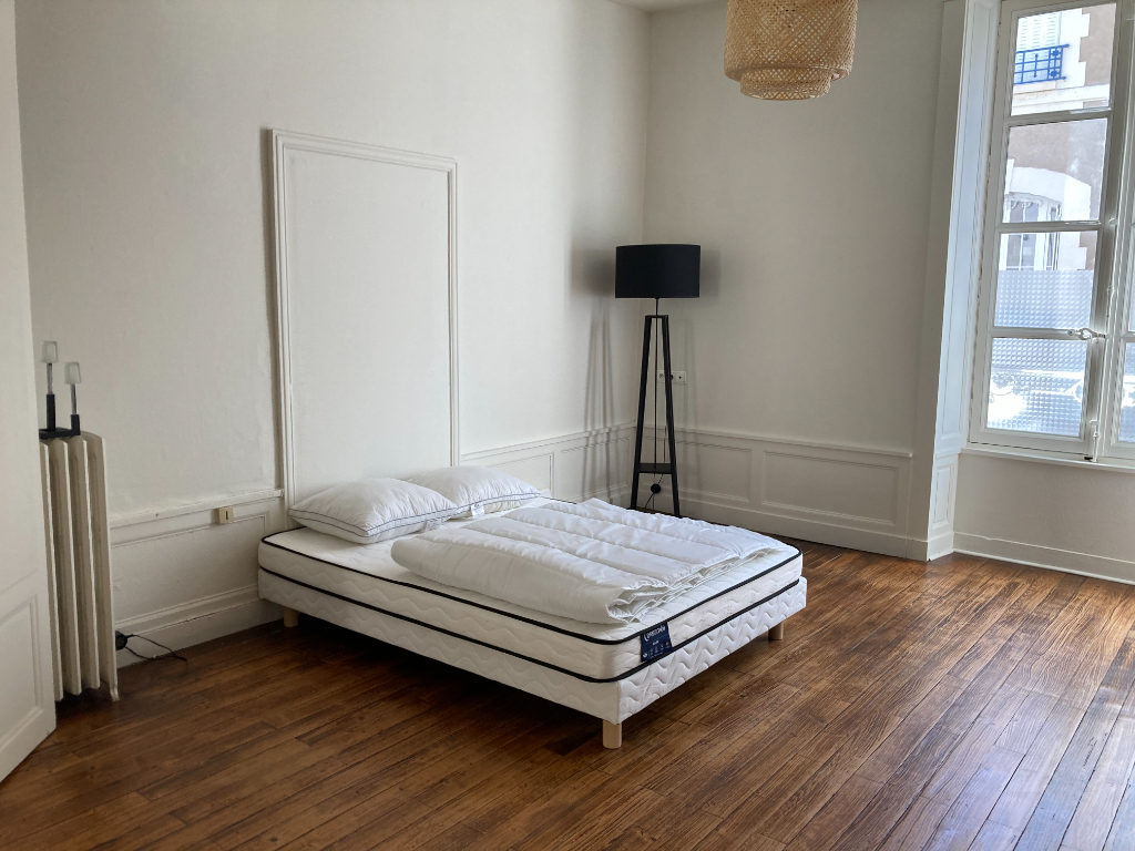 LOCATION d'un appartement F2 (62 m²) à CHATEAUDUN