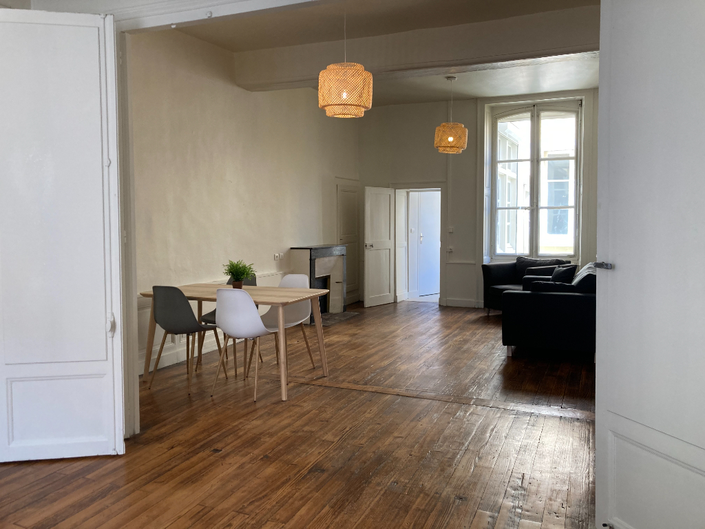 LOCATION d'un appartement F2 (62 m²) à CHATEAUDUN