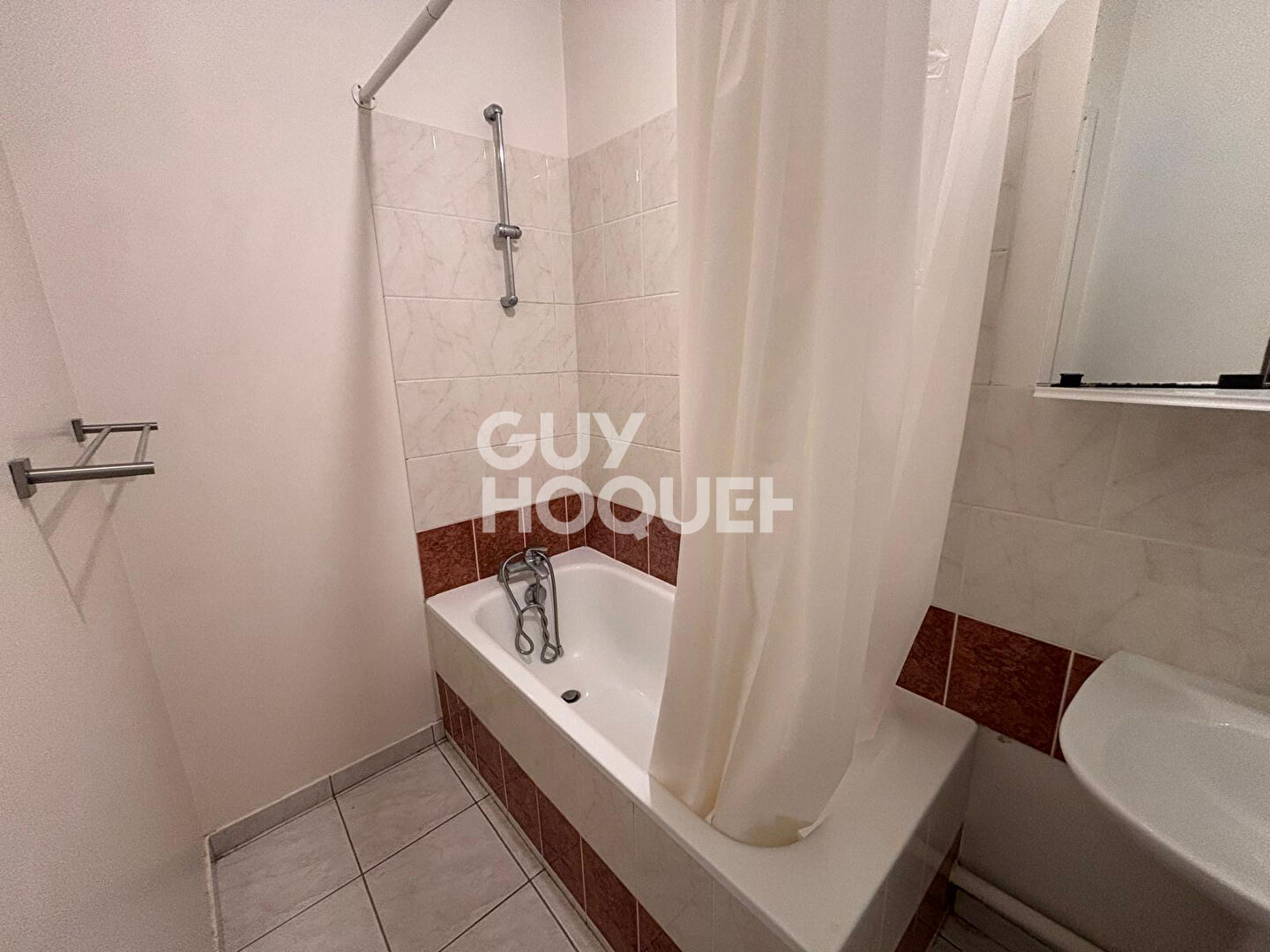 LOCATION : appartement de 2 pièces (63 m²) à CHATEAUDUN