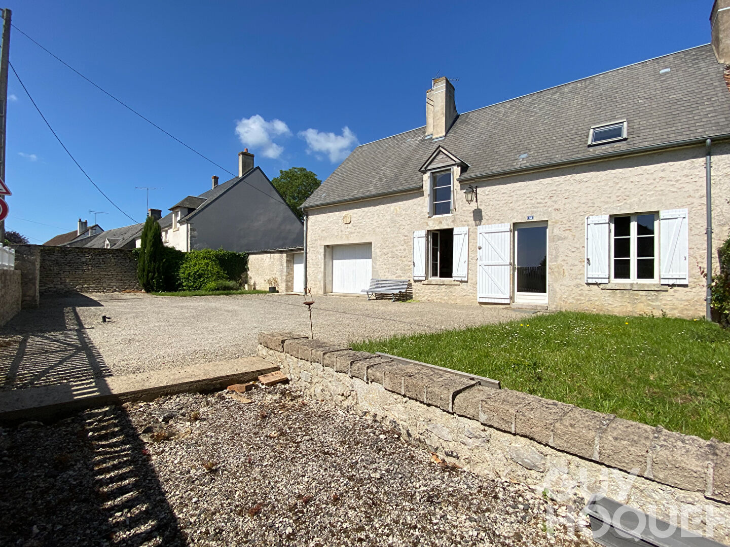 Maison en pierre proche de la forêt
