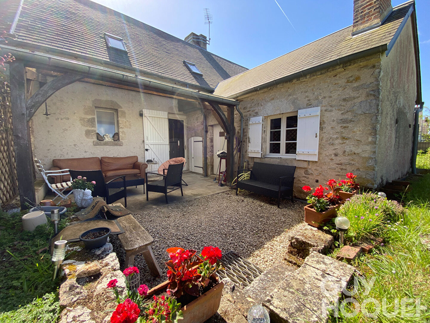Maison en pierre proche de la forêt