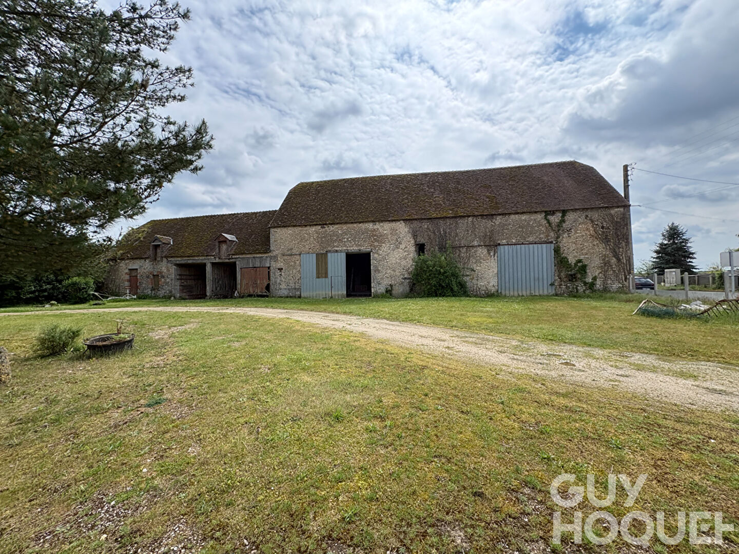 Ancien Château avec dépendances sur plus de 5 000 m² de terrain ? Ouzouer-le-Doyen