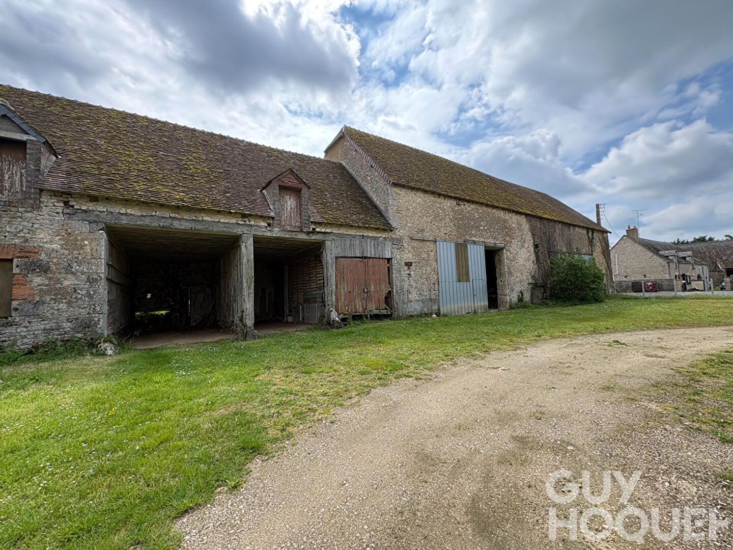Ancien Château avec dépendances sur plus de 5 000 m² de terrain ? Ouzouer-le-Doyen