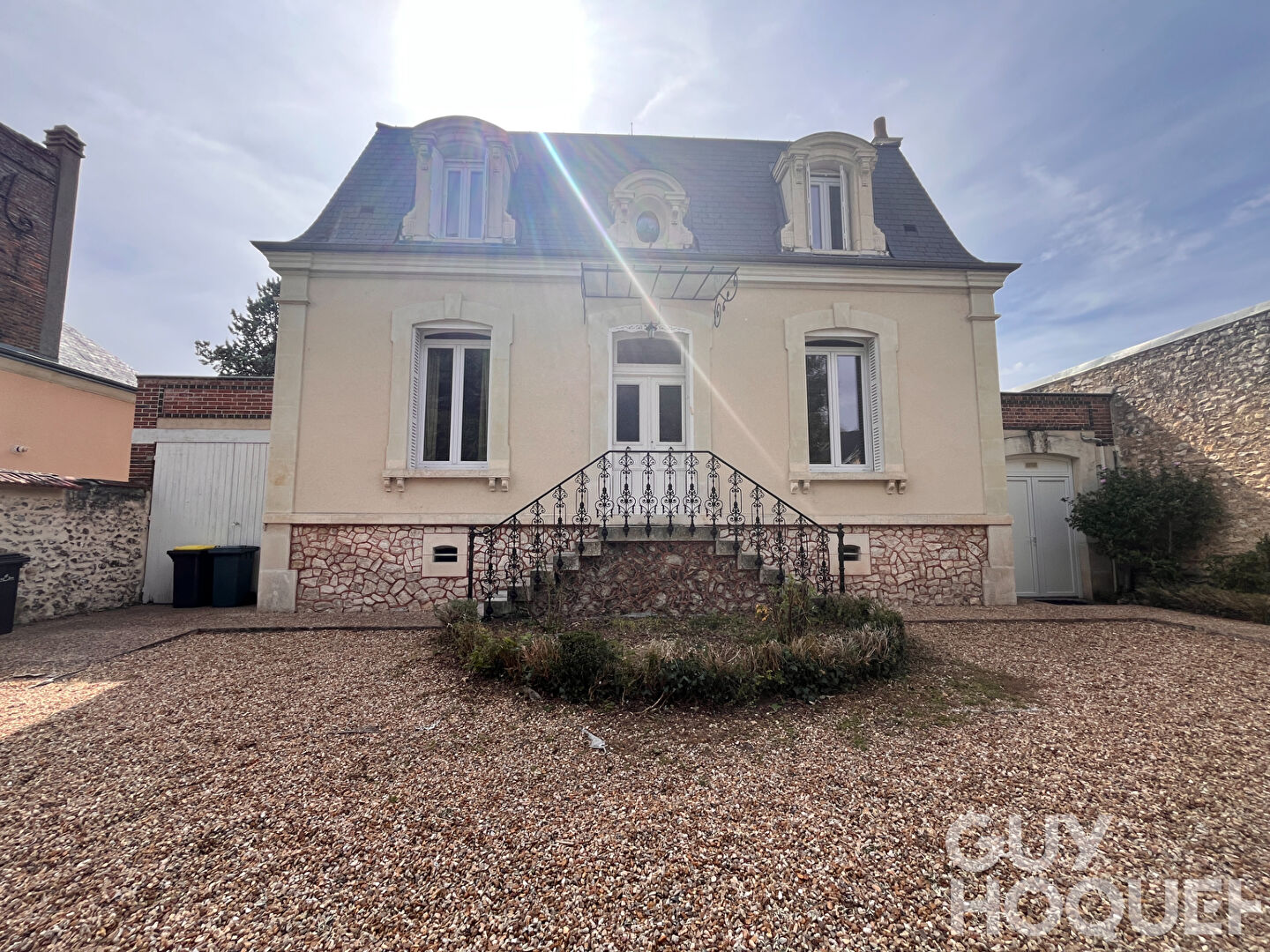 Maison 7 pièces 187 m² · à Cloyes les Trois Rivieres · 187 m² · 360 000 €