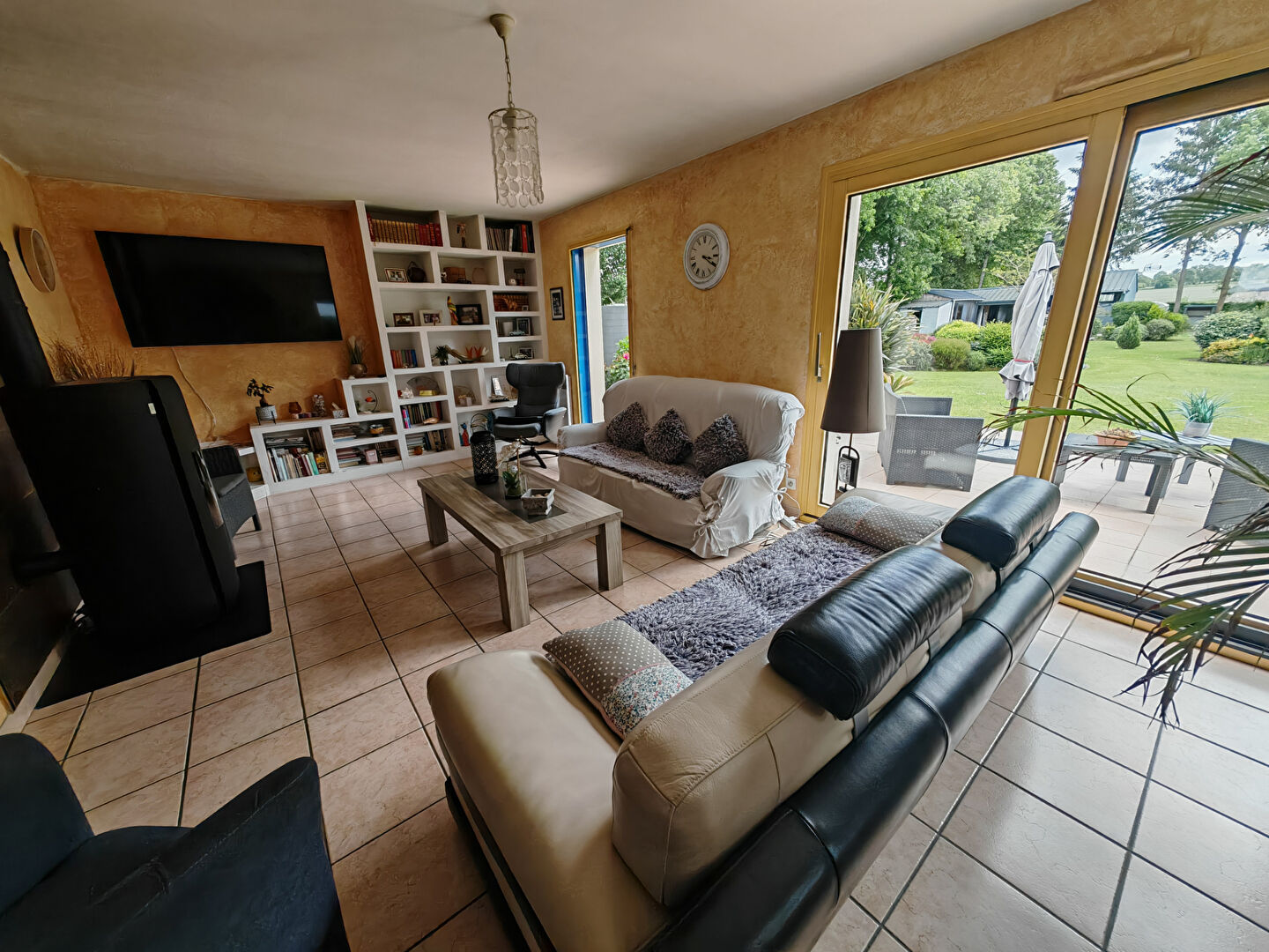 LA BOUSSAC - EXCLUSIVITÉ