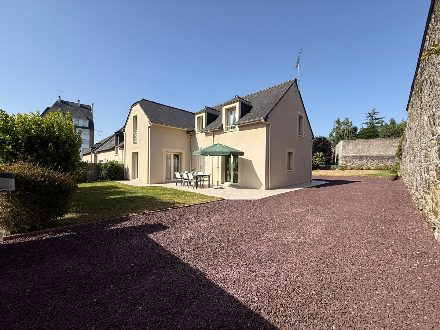 DOL DE BRETAGNE - HYPER CENTRE