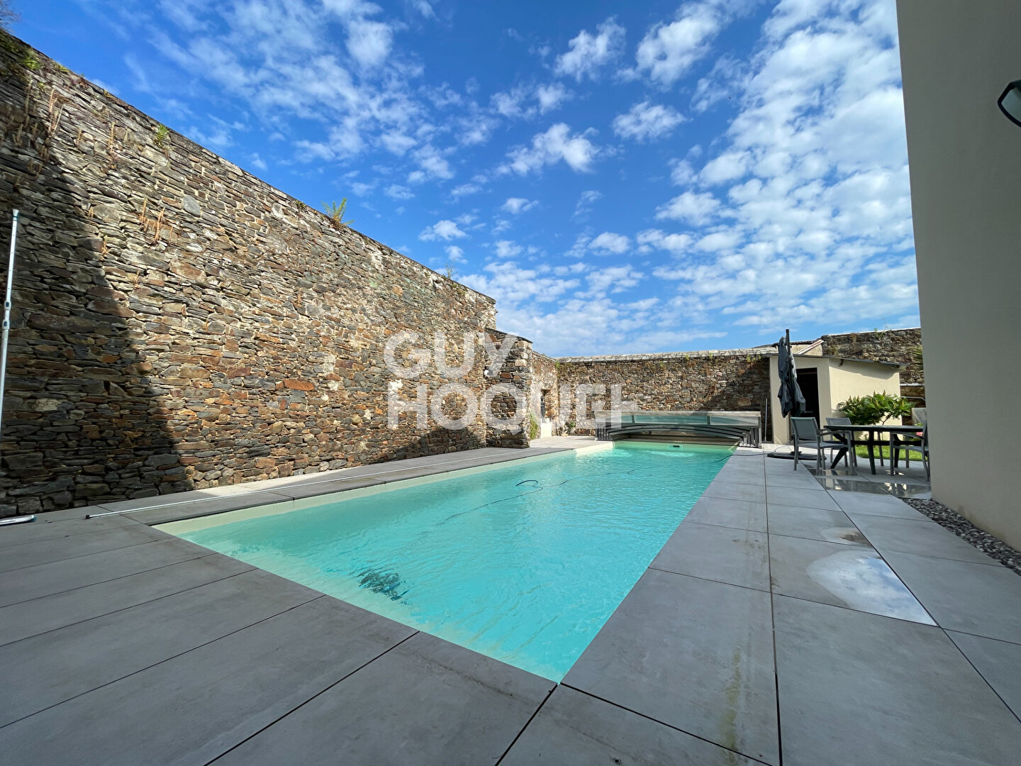 DOL DE BRETAGNE - À Proximité Immédiate du Centre