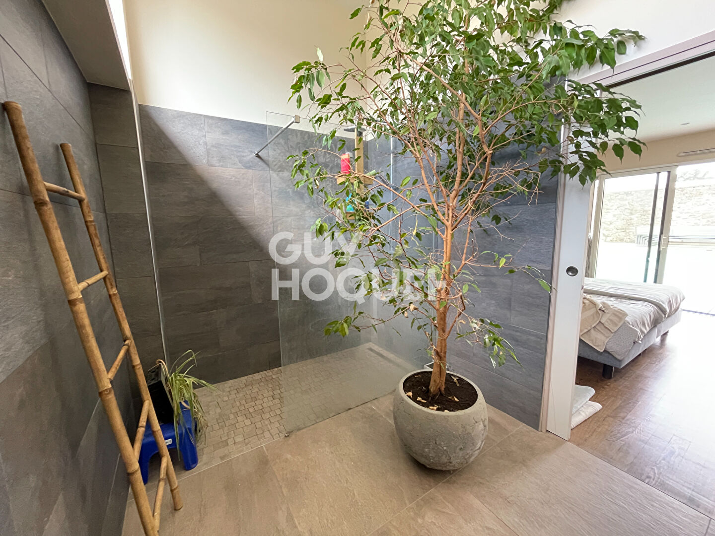 DOL DE BRETAGNE - À Proximité Immédiate du Centre