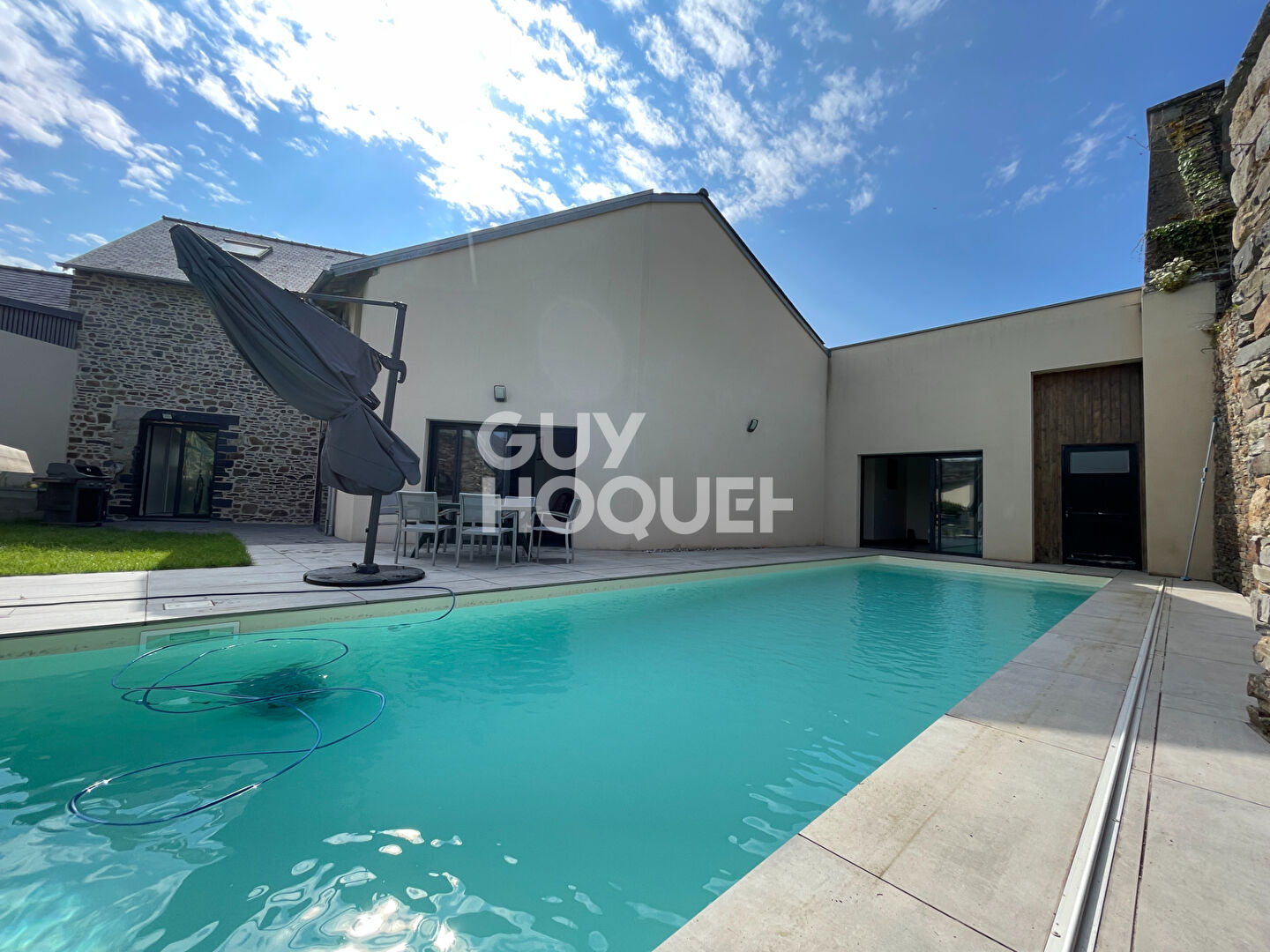 DOL DE BRETAGNE - À Proximité Immédiate du Centre