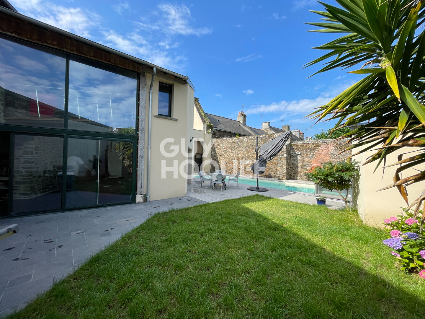 DOL DE BRETAGNE - À Proximité Immédiate du Centre