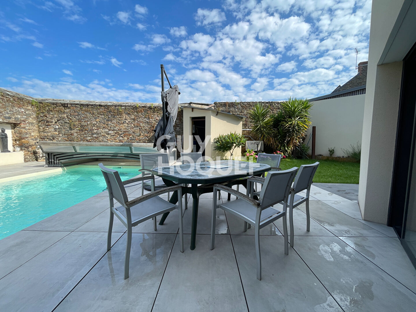 DOL DE BRETAGNE - À Proximité Immédiate du Centre