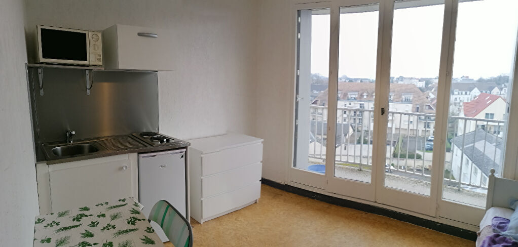 Studio meublé proche centre ville .