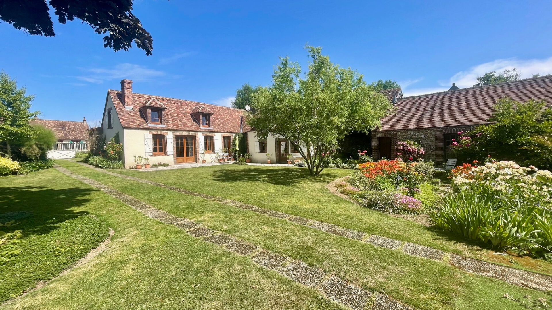 LONGERE avec charme