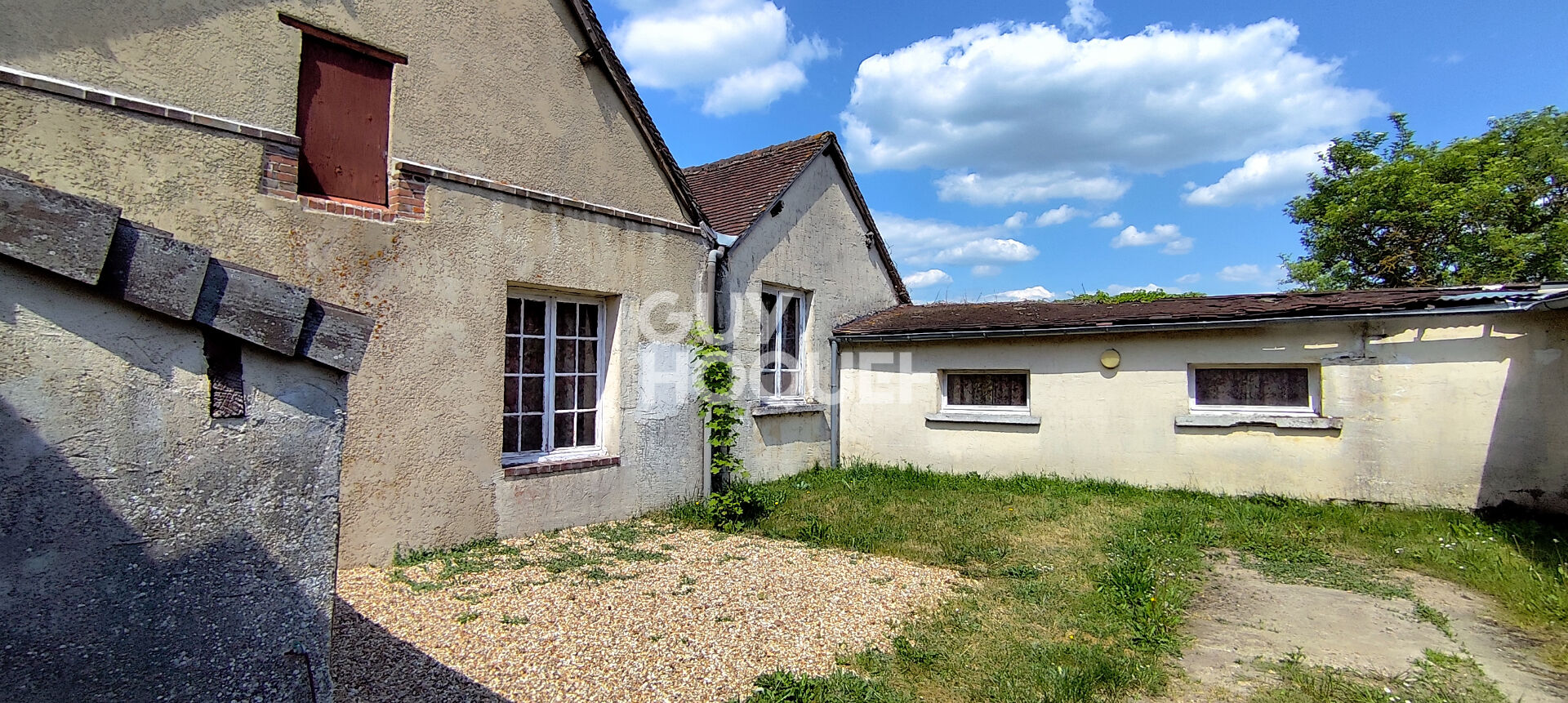 Maison à vendre à Crécy-Couvé - 5 pièces avec jardin