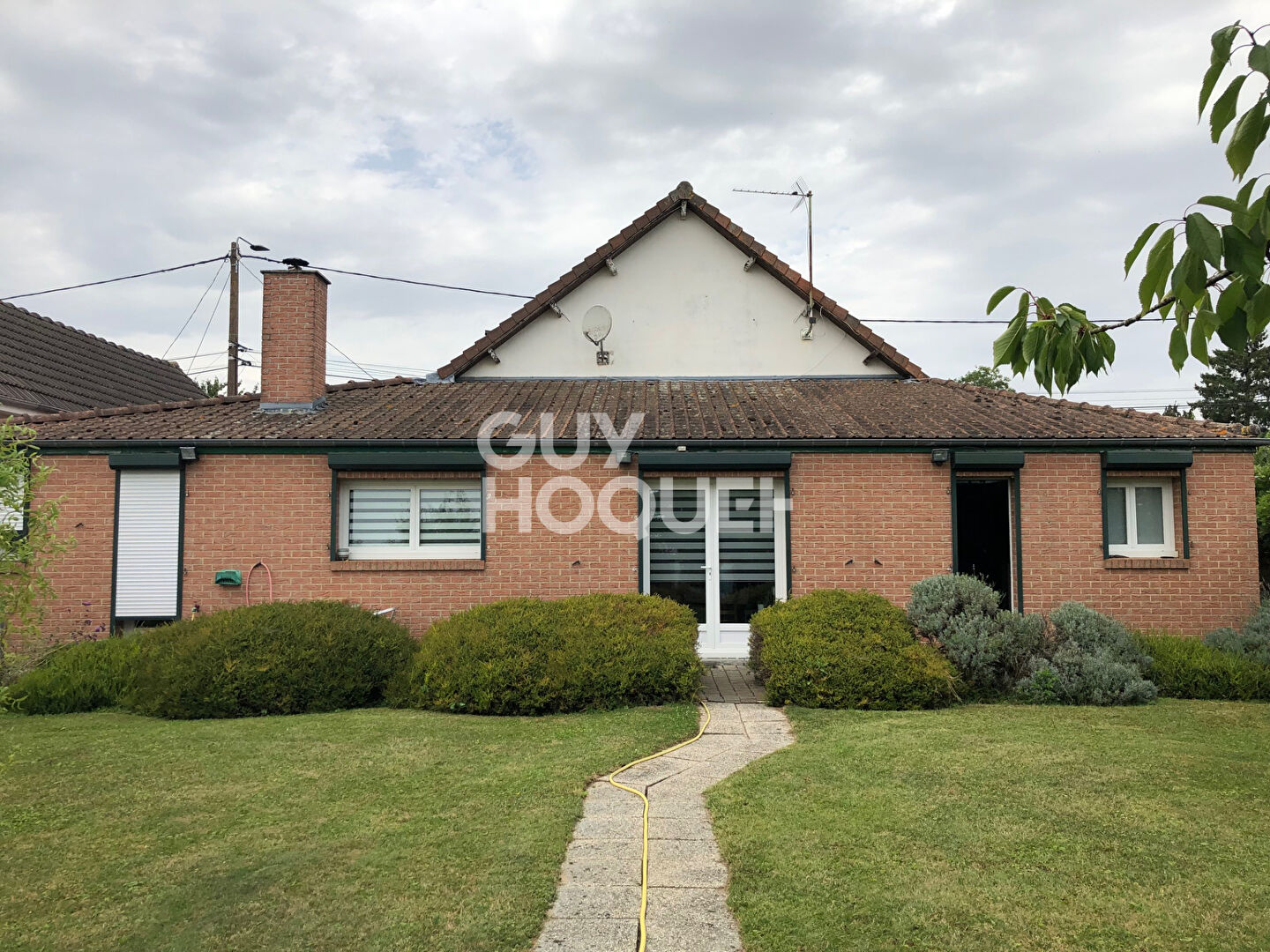 Charmante Maison à Vendre  - 7 Pièces avec Jardin et Garage !