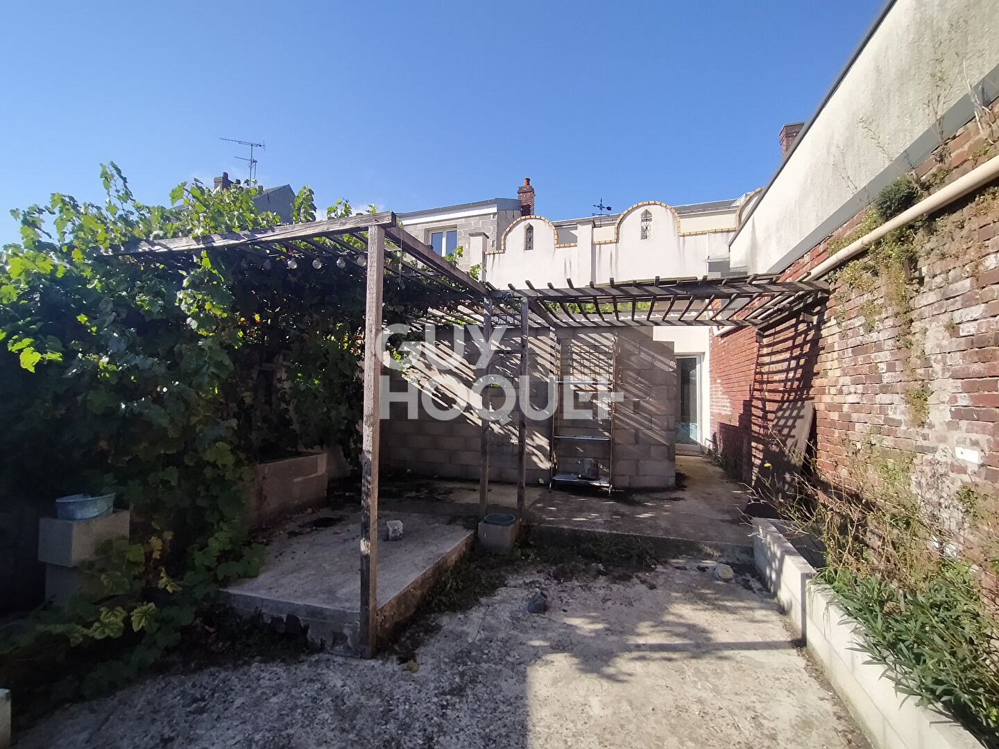 Immeuble à usage mixte Habitation & Local commercial à vendre à PÉRONNE (80200).