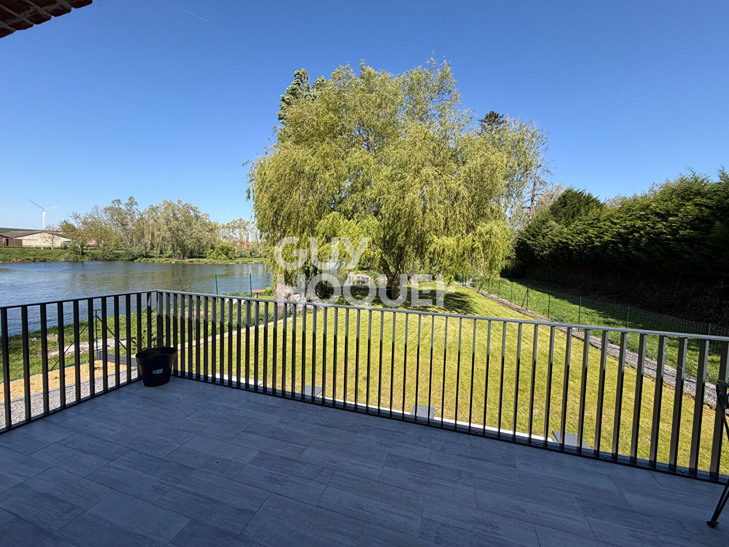 Maison avec vue sur l'eau à vendre à PERONNE (80200).