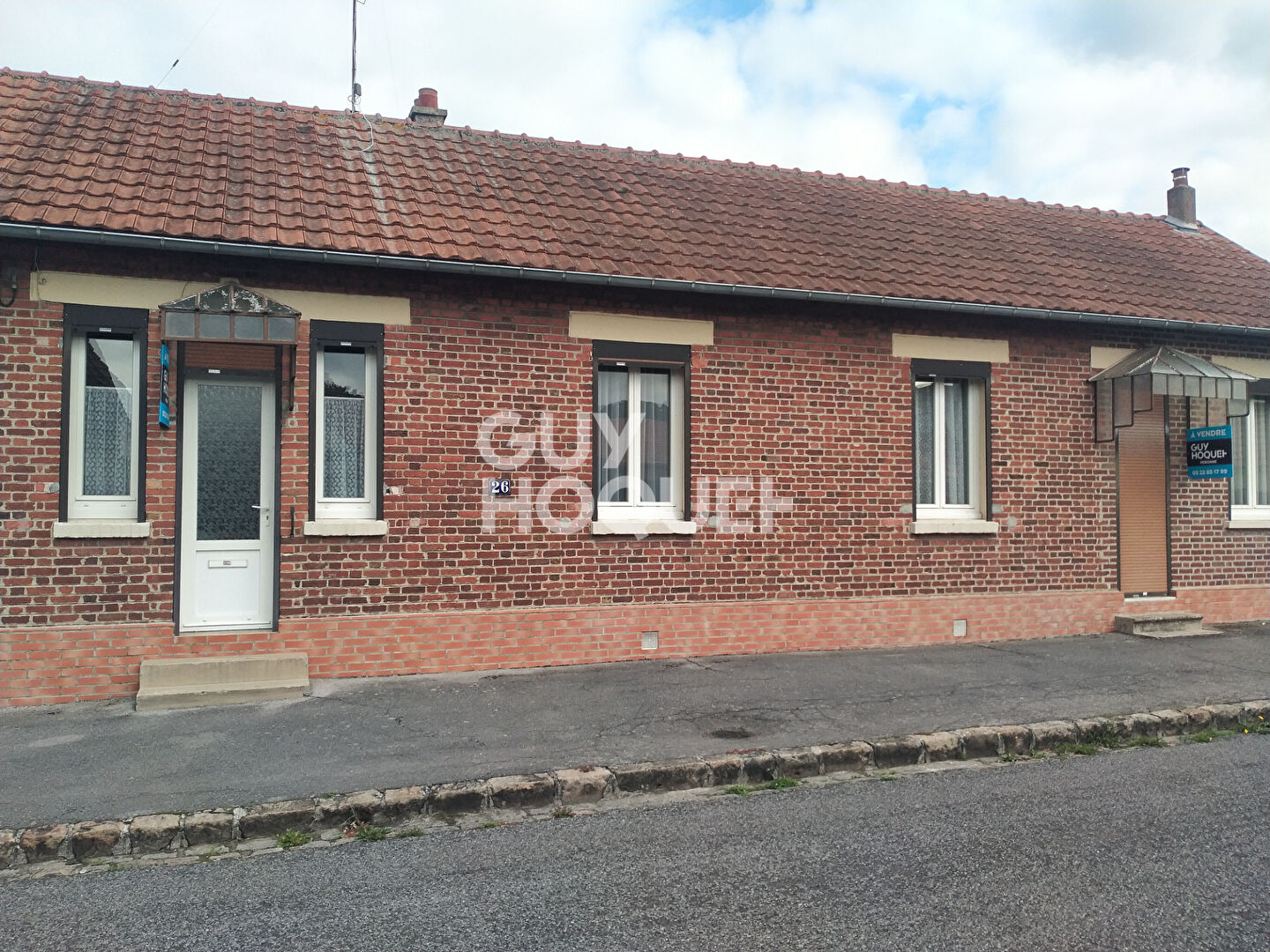 Maison de plain-pied à vendre à PÉRONNE (80200) avec garage et véranda.