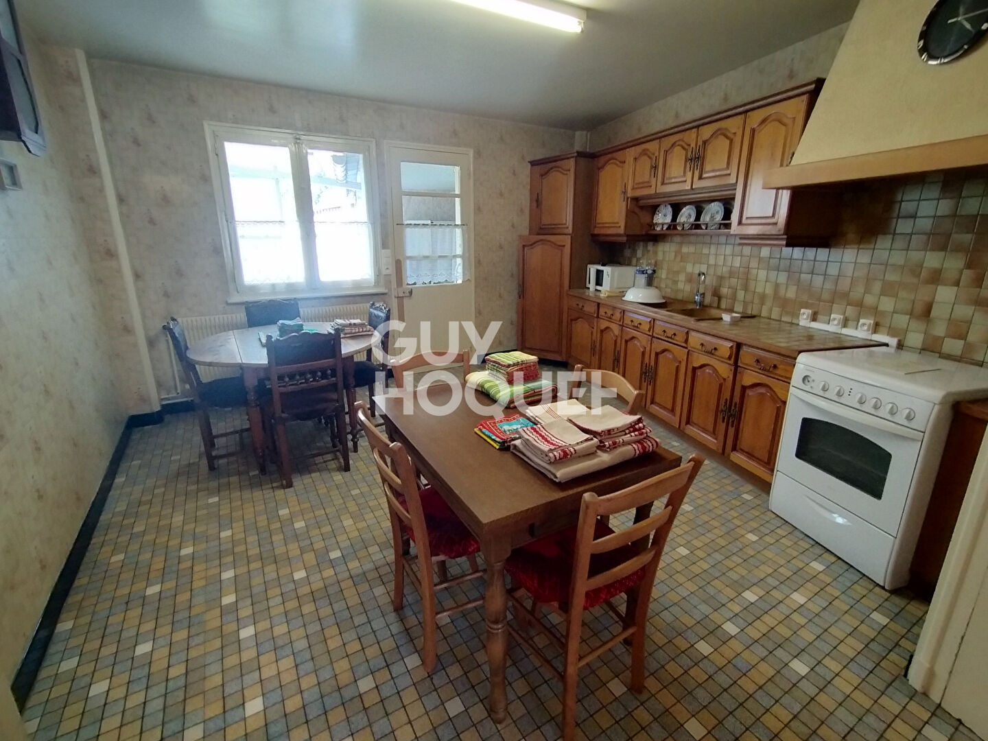 Maison spacieuse à vendre à PERONNE - 6 pièces avec jardin