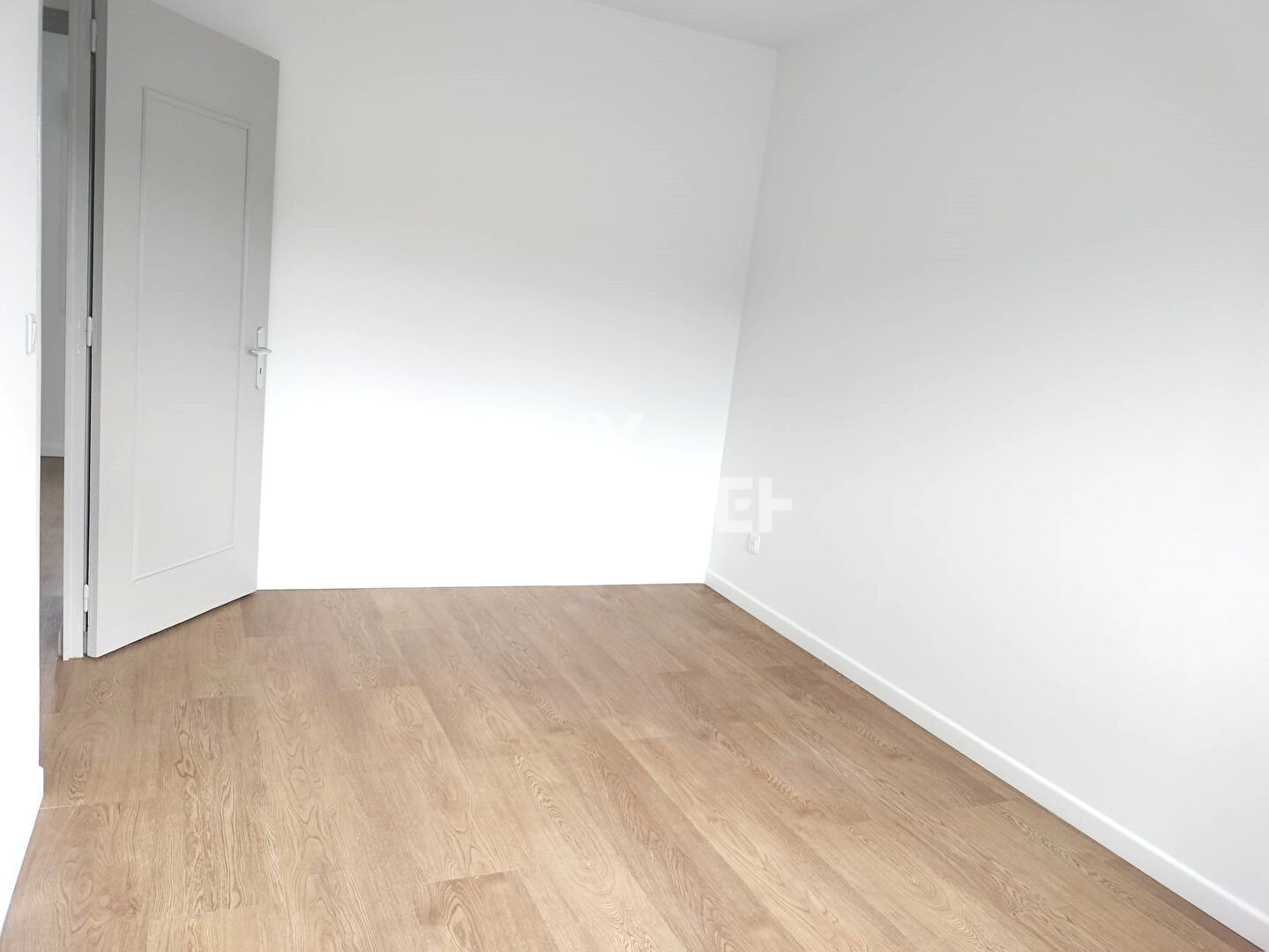 Maison entièrement rénovée à louer à PERONNE (80200).